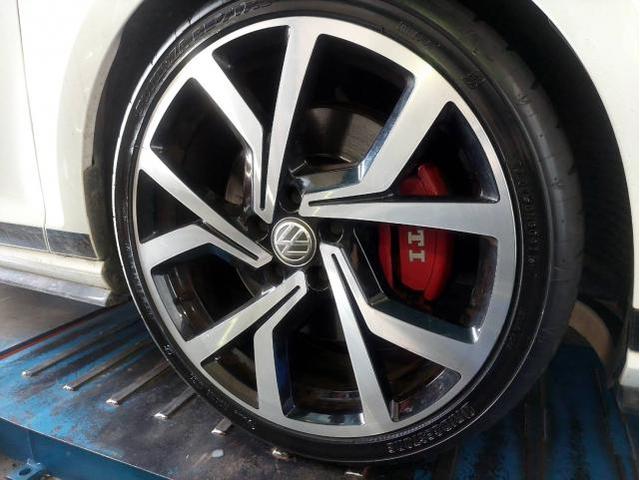VWゴルフのタイヤ交換です。タイヤはお持ち込みでの作業です。