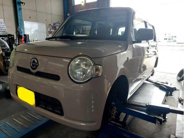 軽自動車、ミラココアのタイヤ交換です。新品タイヤをお持ち込み。