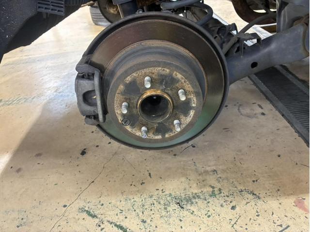 日産　セレナ　車検 　冬タイヤ交換　リヤブレーキ　パッド交換　オイル交換　パンク修理　法定点検　石川県　小松市　能美市　土曜日営業　シーズンタイヤ交換　タイヤ預かり