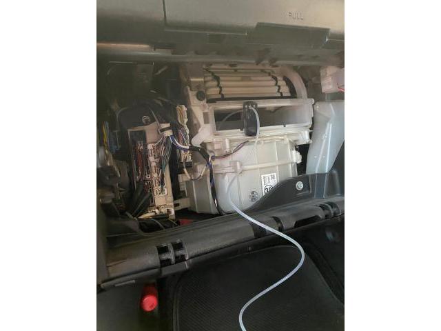 トヨタ　ヴェルファイア　エアコンフィルター交換　エアコン添加剤　エバポレーター洗浄　エアコン無料点検実施中