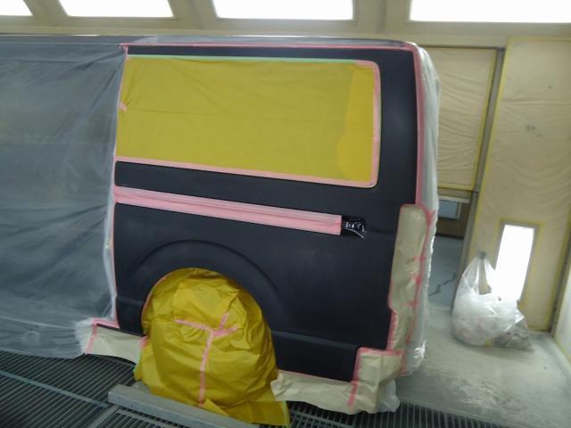 トヨタ　ハイエース　鈑金　塗装　TRH200
ドア　リヤフェンダー　岸和田　貝塚　熊取　泉佐野　代車無料　保険
