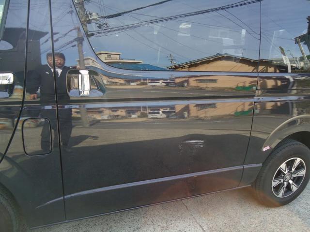 トヨタ　ハイエース　鈑金　塗装　TRH200
ドア　リヤフェンダー　岸和田　貝塚　熊取　泉佐野　代車無料　保険
