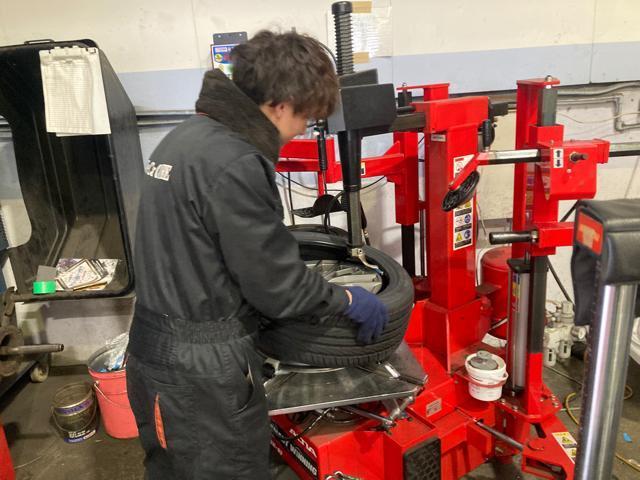 ダイハツ　トール　タイヤ交換