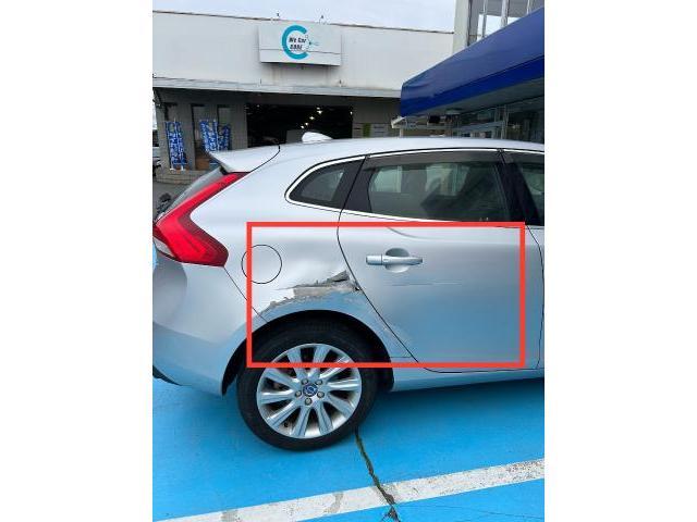 ボルボ Ｖ４０右リアタイヤ廻り リアドア 鈑金塗装