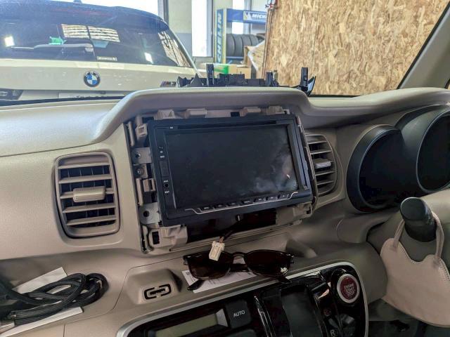 ホンダ　Ｎ－ＢＯＸ　ドラレコ取り外し　ナビ取り替え