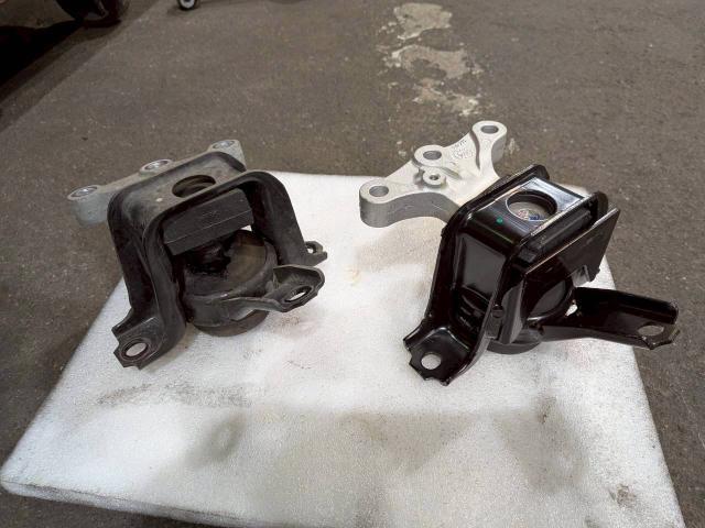 スズキ スペーシア エンジンマウント交換 異音 振動の症状にお困りの方