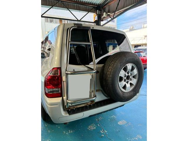 三菱 パジェロ 鈑金 側面 傷