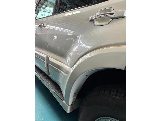 三菱 パジェロ 鈑金 側面 傷