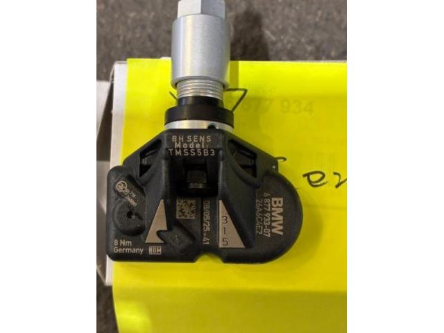 ＢＭＷ　タイヤ 空気圧 表示不良　センサー交換