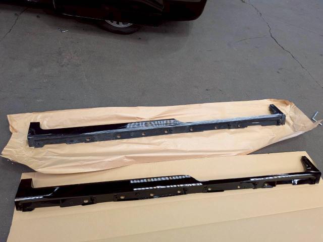 トヨタ　ヴォクシー　サイドスカート交換