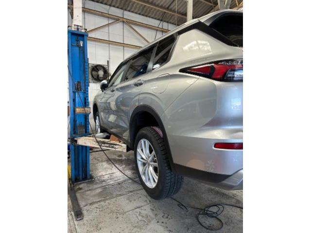 三菱　アウトランダー　スタッドレスタイヤ交換