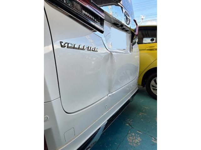 トヨタ　ヴェルファイア　後ろ　ぶつかった　へこみ