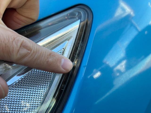 ホンダ　フィット　ヘッドライトレンズ　傷　バンパー修理