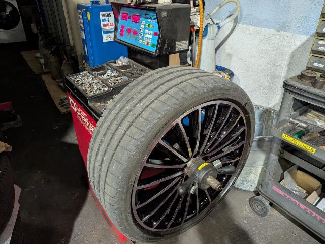 メルセデス・ベンツ　ＣＬＳクラス　左前ホイール交換