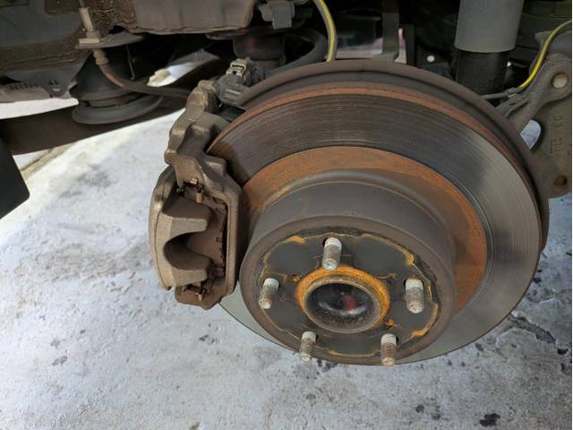 トヨタ　アルファード　前後ブレーキパッド交換