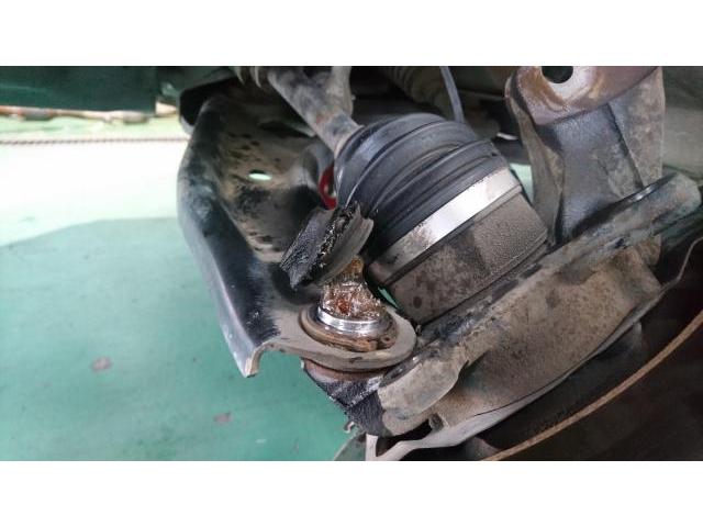 日産 ノート　ロアアームブーツ交換　車検