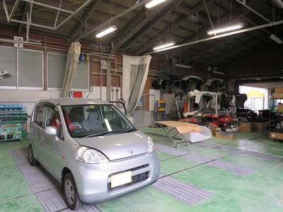 鈑金塗装お任せください。