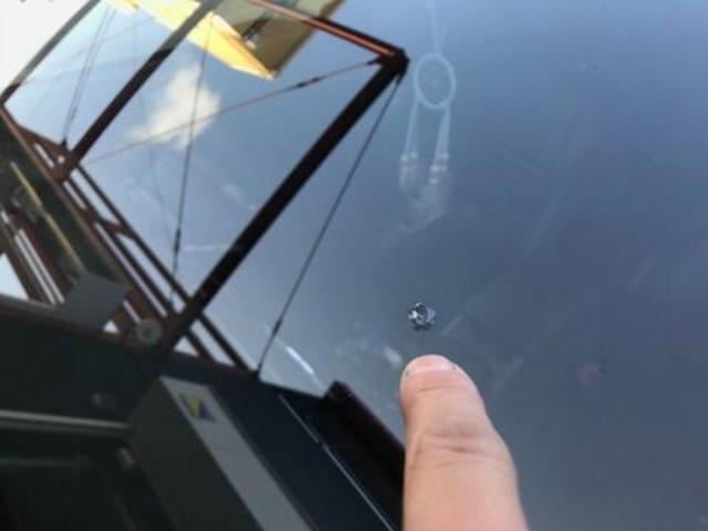 フロントガラスの飛び石傷修理は、大阪のデントスマイルにお任せ下さい！