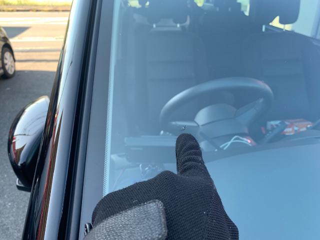 フロントガラスの飛び石傷。即日施工可能なウインドリペアで傷の伸長を防ぎます！