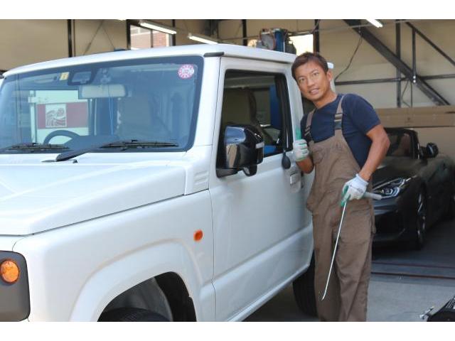 ヘコミを直接押し出して直すデントリペアで、愛車のヘコミを即日修理！