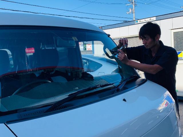 フロントガラスの飛び石傷。即日施工！最短40分程で修理が出来ます。