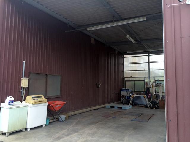 鈑金・塗装作業風景