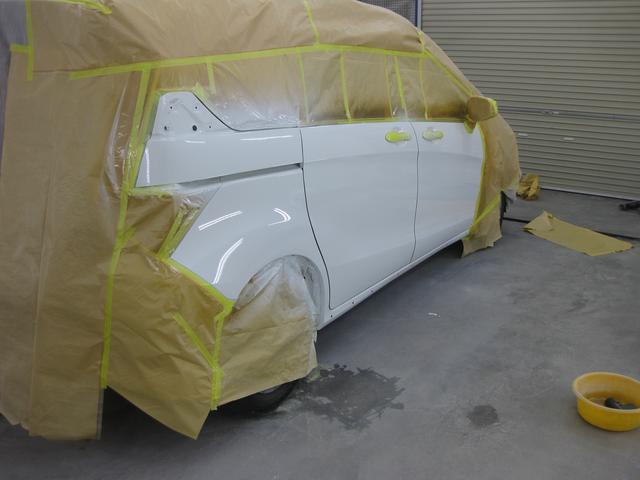 鈑金・塗装作業風景