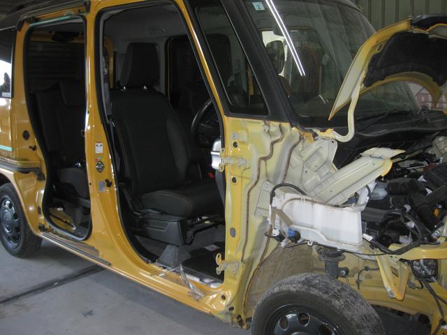 鈑金・塗装作業風景