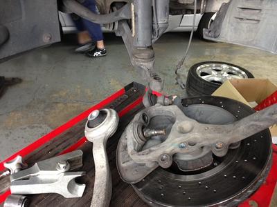 Ｗ２２０　フロントナックルの修理