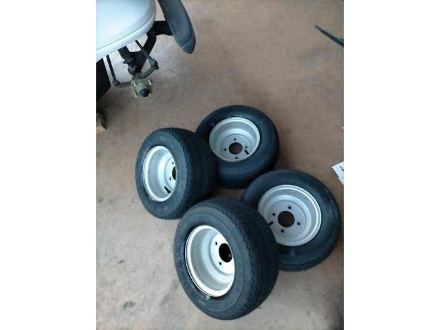 ゴルフカートのタイヤ交換