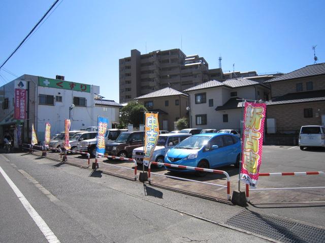 中古車も展示中