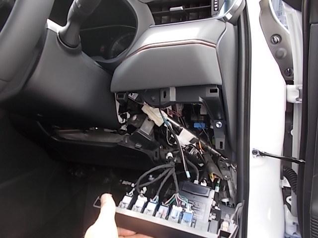 トヨタ　新型　ハリアー　80　ドライブレコーダー　取付
大阪　交野市　枚方市　寝屋川市