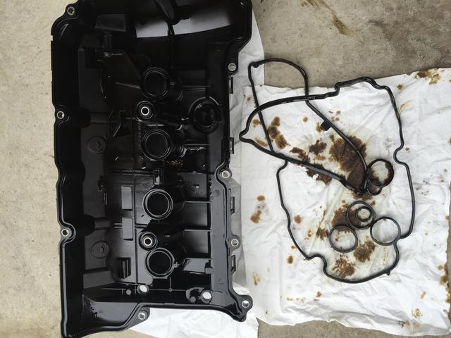 BMWミニ　エンジンオイル漏れ