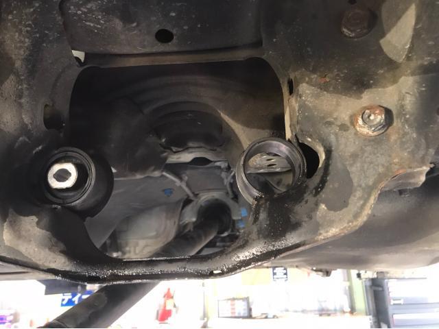 BMW E46 325ツーリング
デフオイル漏れ修理