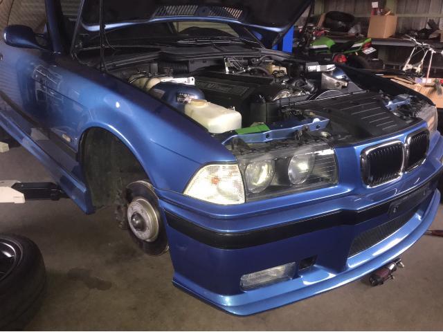 BMW E36  M3
サスペンション取り付け