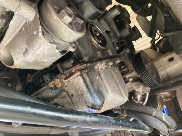 BMW E46 M3
エンジンオイル漏れ修理