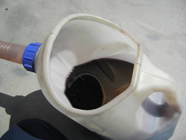 つくば　板金塗装修理お任せ下さい　エンジンオイル