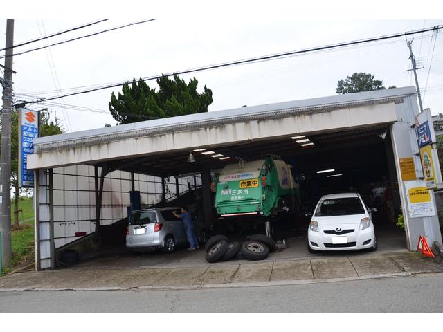 カネマス自動車整備工場3
