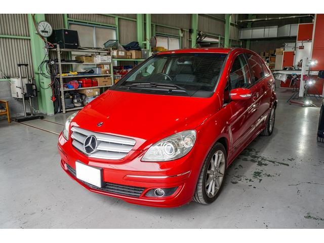 ベンツ　Bクラス　塗装の劣化による剥がれの再塗装　(株)TRガレージ　姫路市の車の板金塗装　　大きなへこみ　キズ　直し　事故修理　外車　輸入車　高級車　加古川市　高砂市 ベンツ BMW　アウディ　ワーゲン　ポルシェ レクサス
0