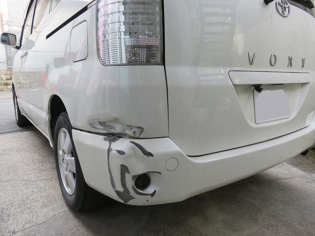 トヨタ　ヴォクシー　AZR60G（呉市の自動車板金塗装は第一自動車へ）