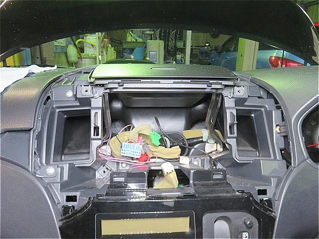 スズキ　パレット　エアコン冷えない　エアコンガス漏れ　エバポレーター交換　呉市の第一自動車へ