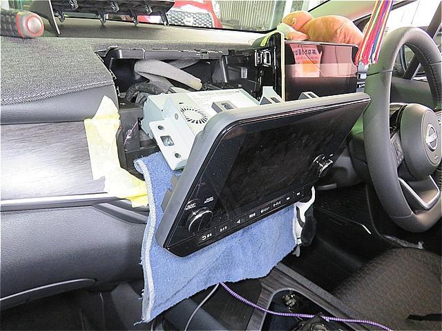 ニッサン ノートオーラ　FE13　テレビキット（持ち込み）取り付け　呉市の第一自動車へ
