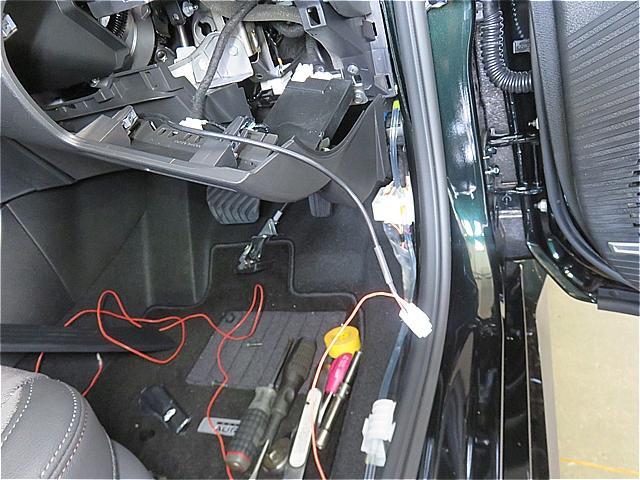 ニッサン ノートオーラ　FE13　テレビキット（持ち込み）取り付け　呉市の第一自動車へ