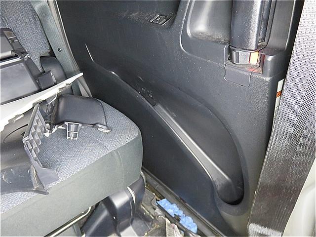 トヨタ　シェンタ　NSP170G　雨漏り修理　呉市の第一自動車へ