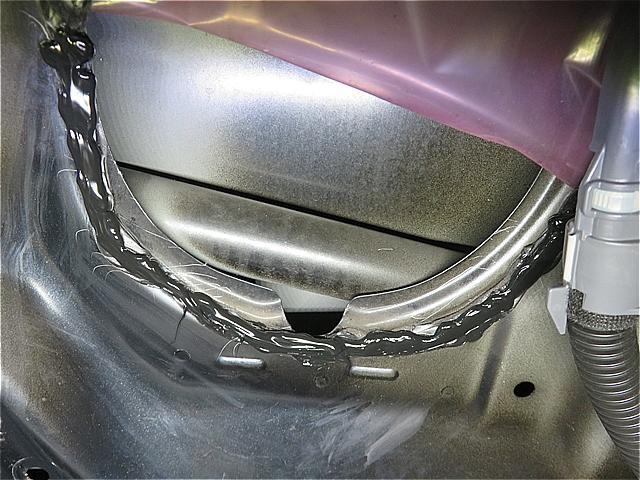 トヨタ　シェンタ　NSP170G　雨漏り修理　呉市の第一自動車へ