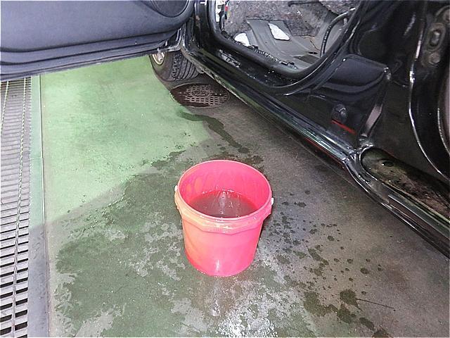 トヨタ　シェンタ　NSP170G　雨漏り修理　呉市の第一自動車へ