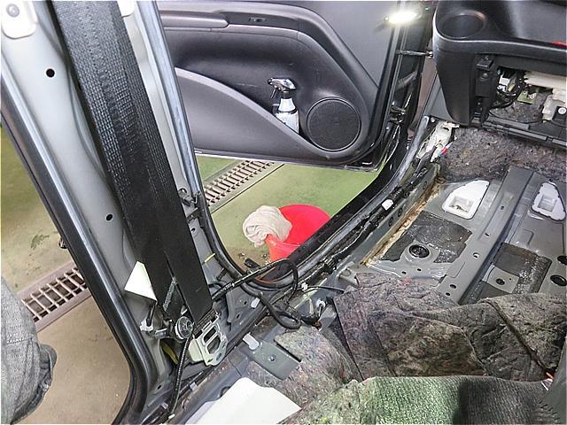 トヨタ　シェンタ　NSP170G　雨漏り修理　呉市の第一自動車へ