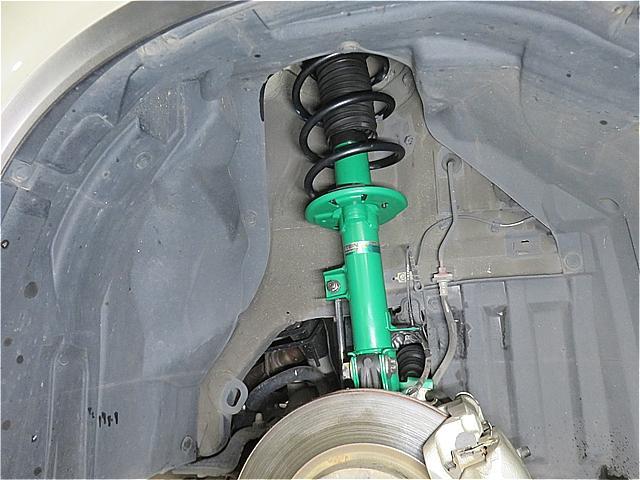 スズキ エスクード YEA1S ショックアブソーバー（持ち込み）交換　呉市の第一自動車へ