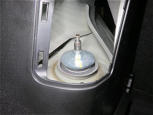 スズキ エスクード YEA1S ショックアブソーバー（持ち込み）交換　呉市の第一自動車へ