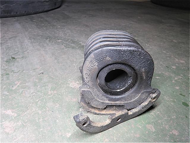 三菱 ミニキャブ U62T 足廻りの異音 ロアアーム・ブッシュ交換 呉市の第一自動車へ